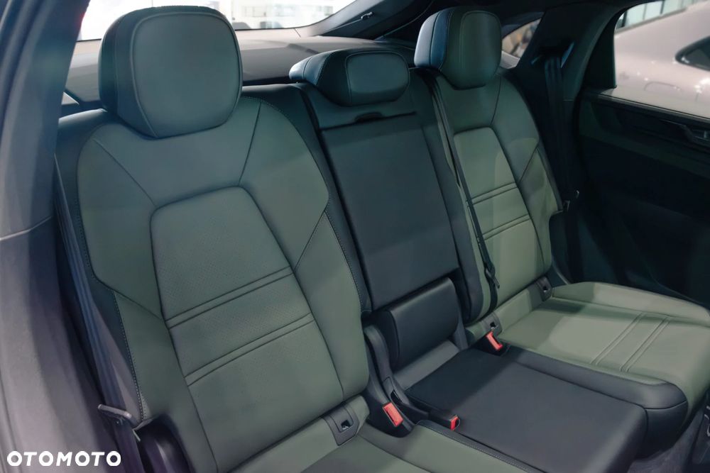 Porsche Cayenne E-Hybrid PHEV Black Edition - 28