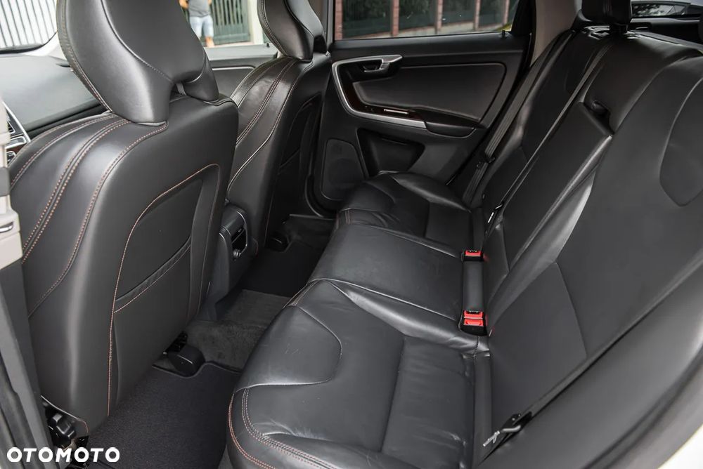 Volvo XC 60 D4 Geartronic Summum - 13