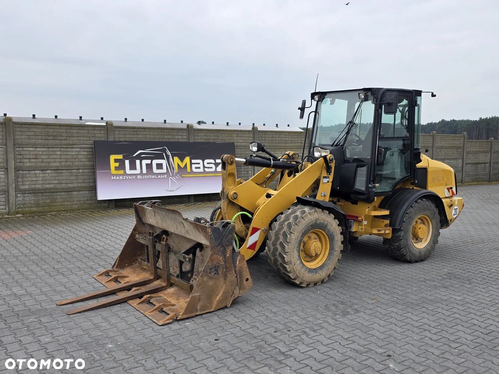 Caterpillar 907H, 2012 ROK, 4100 MTH, ŁYŻKA OTWIERANA + WIDŁY - 1
