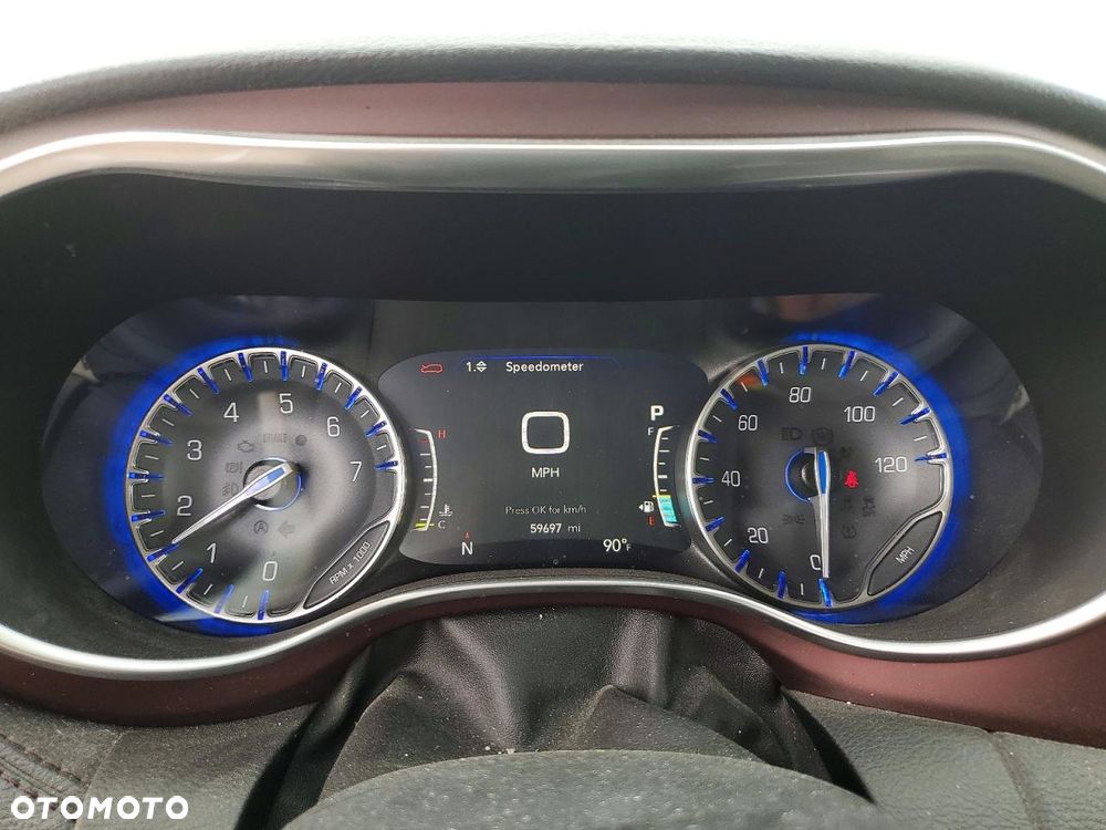 Chrysler Pacifica - 9