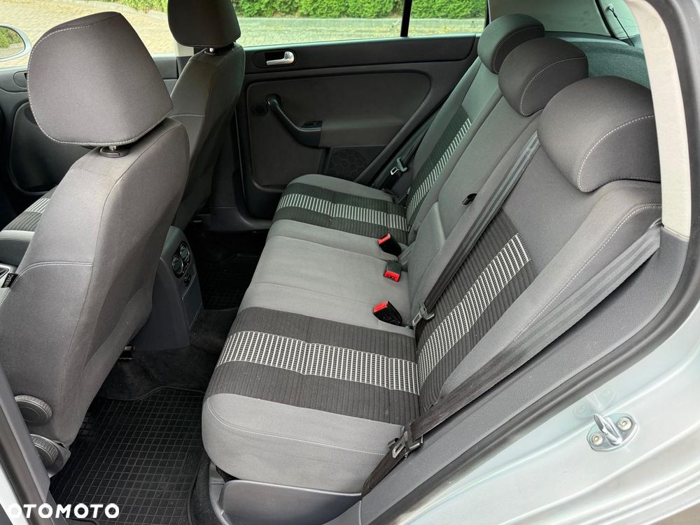 Volkswagen Golf 1.9 TDI DPF United - 15