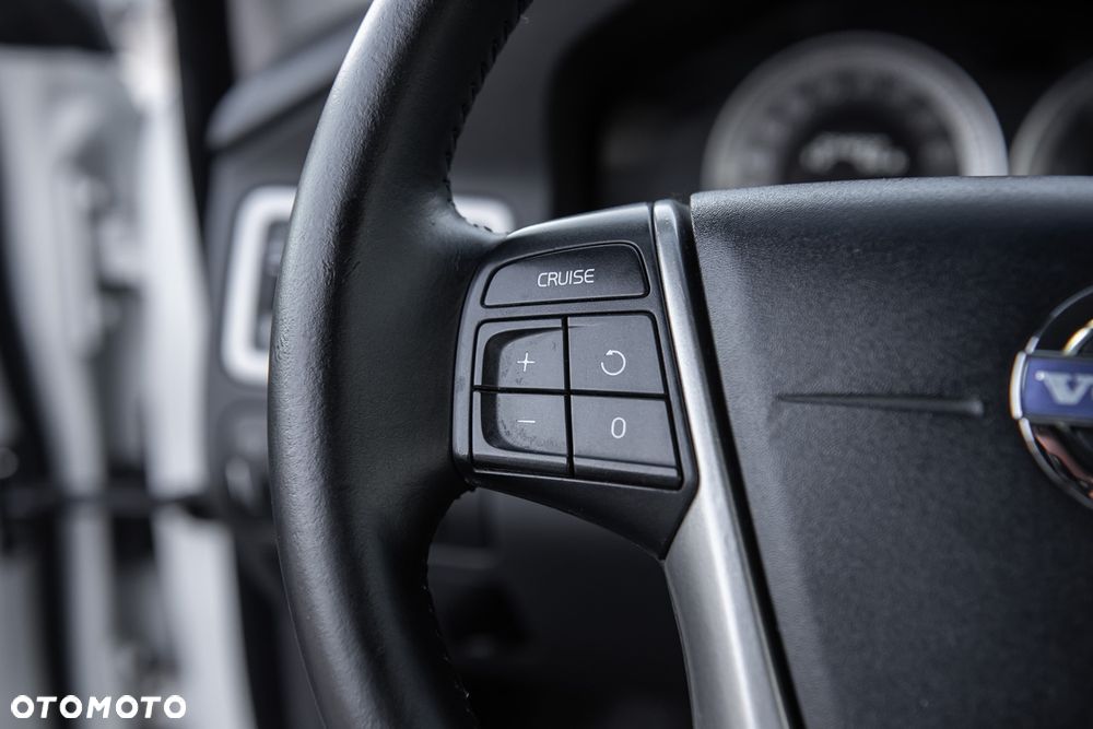 Volvo XC 70 D5 AWD Kinetic - 24