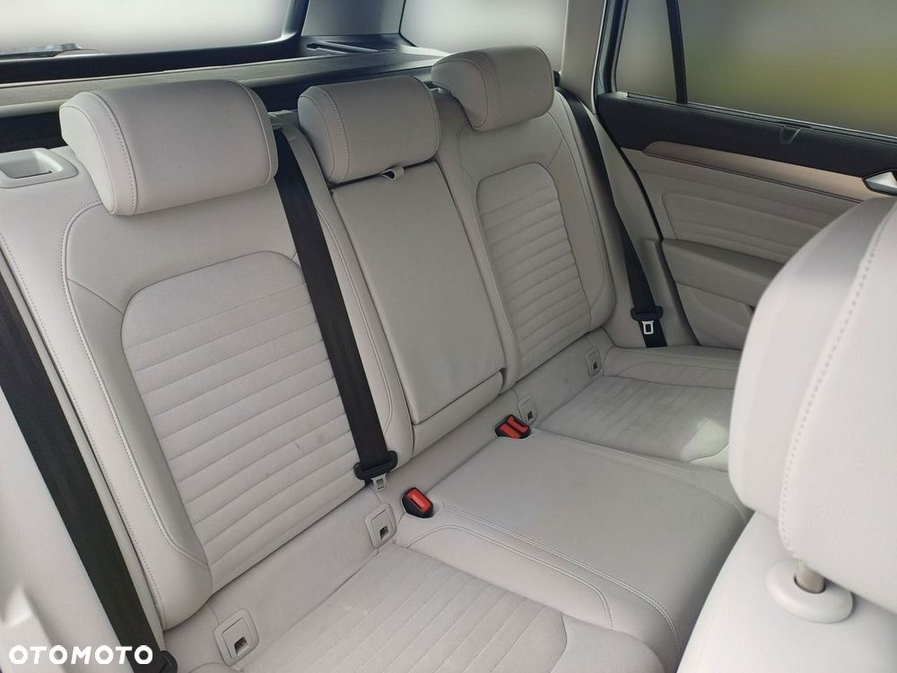 Volkswagen Passat - 16