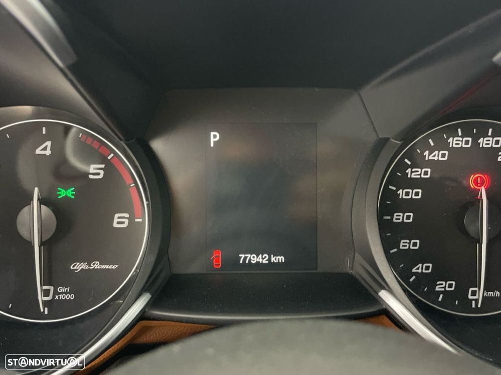 Alfa Romeo Giulia 2.2 D Super AT8 - 9