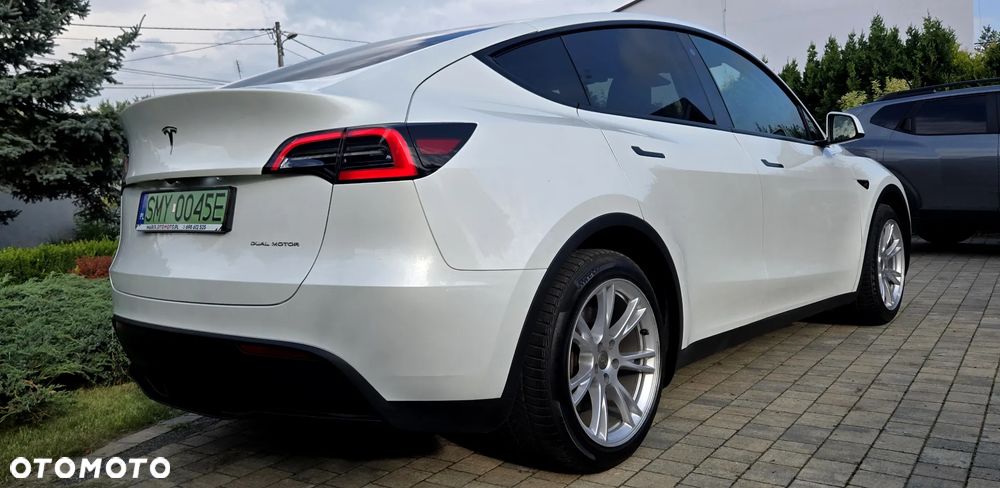 Tesla Model Y Long Range Dual Motor AWD - 15