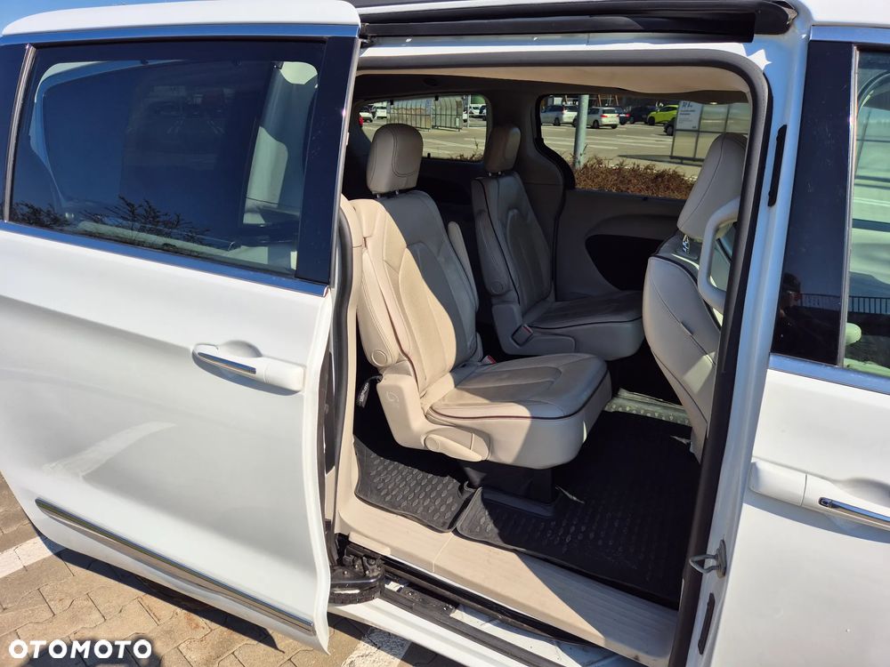 Chrysler Pacifica - 5