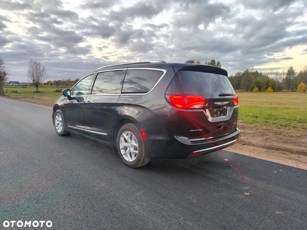 Chrysler Pacifica - 34