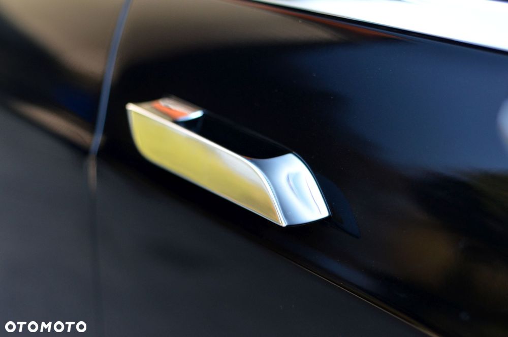 Tesla Model S - 9