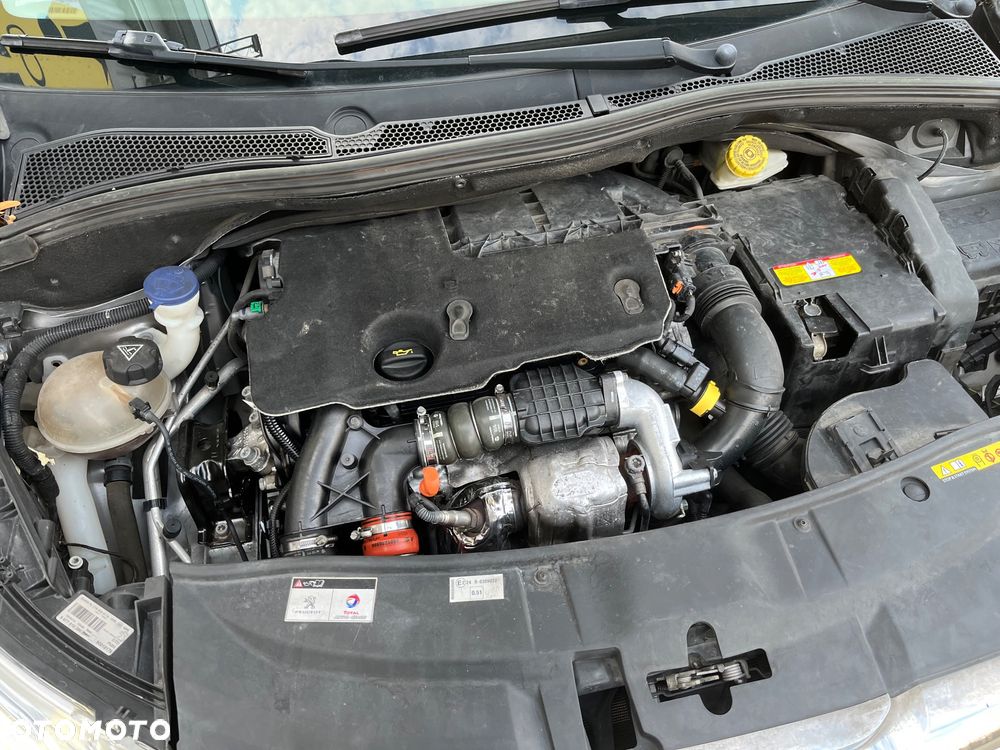 Peugeot 2008 1.6 e-HDi Allure S&S - 13
