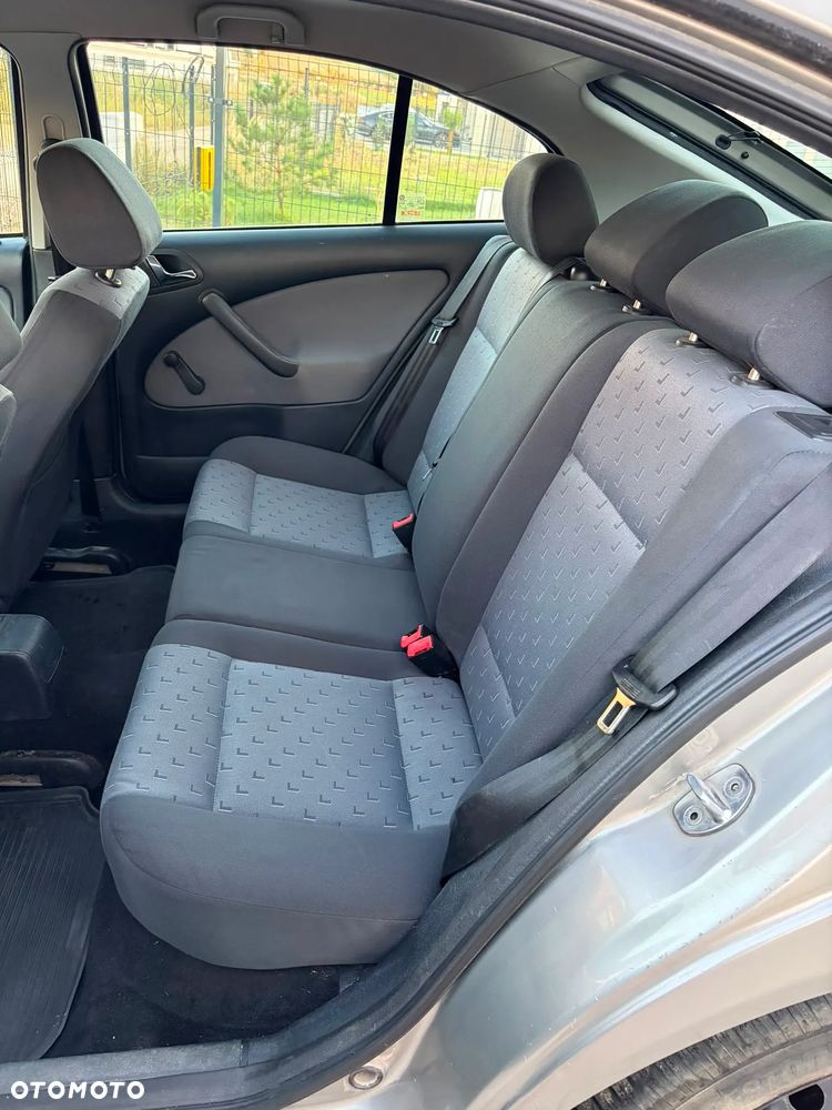 Skoda Octavia 1.6 Tour - 20