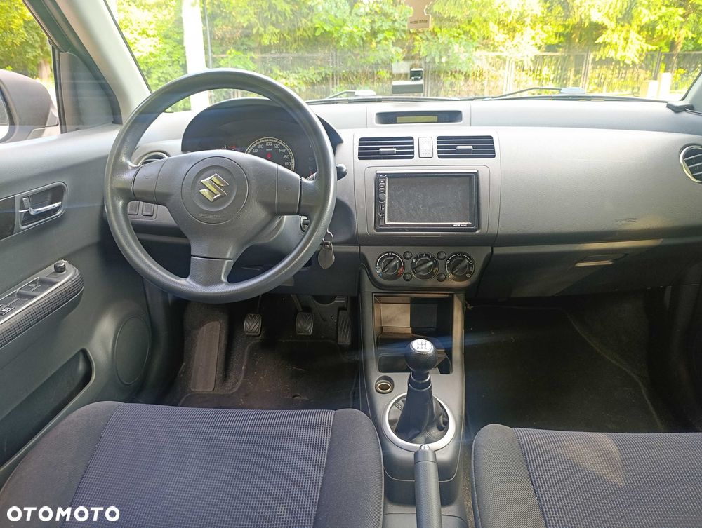 Suzuki Swift - 4