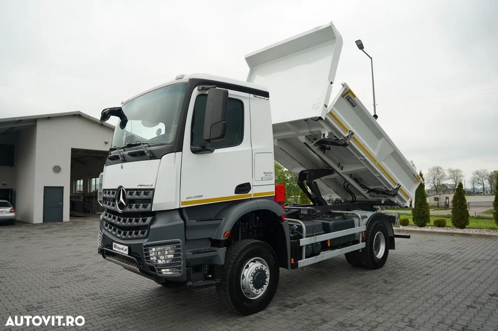 Mercedes-Benz AROCS 2038 / 4x4 / BASCULABILĂ PE DOUĂ LATE / HIDRODOLTA / AUTOMATĂ / - 3