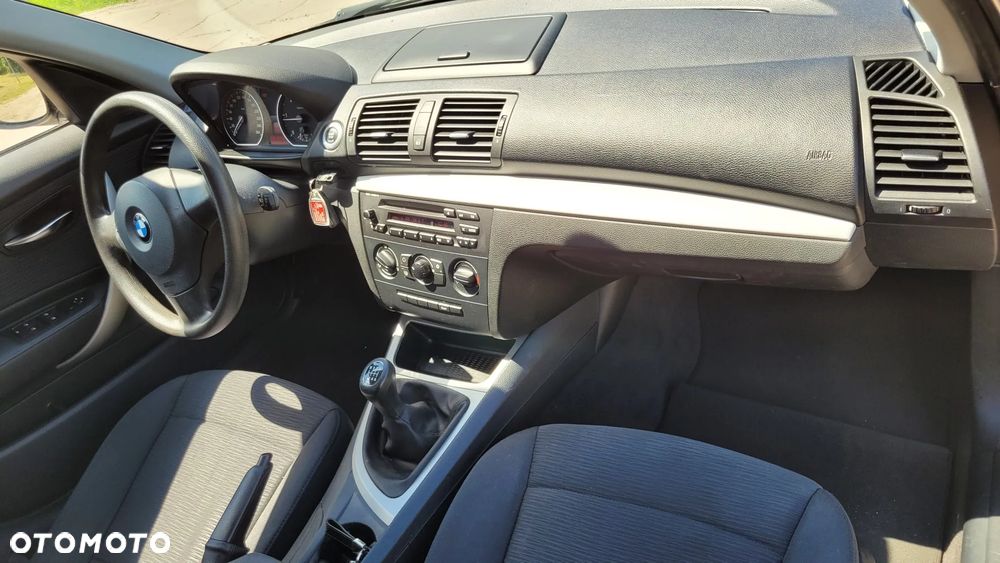 BMW Seria 1 120d - 23