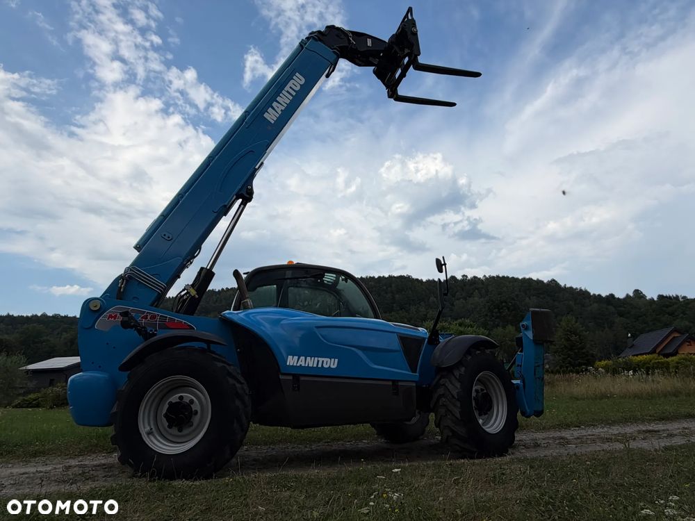 Manitou MT1440. Ładowarka Teleskopowa 14 metrów wysuw! UDŹWIG 4 TONY! Przebieg 2900 mtg. Maszyna jak Nowa z SALONU. 2017 rok. z Norwegii z Gospodarstwa rolnego! Silnik PERKINS Turbo 110 km. Aktualne Serwisy w Dekra. Nowy Model sterowane wszystko z 1 dżojstika. Ani deka luzów czy wycieku. OKAZJA! Jazda REWERS + 4 biegi. Skręt 3 tryby. Wyjście Hydrauliczne na maszcie, Poziomowanie ośi stabilizatory! Wyjścia Hydrauliczne na maszt! Okazja Ani deka luzów i wycieków. Wersja Norweska. Wielka Okazja - 36