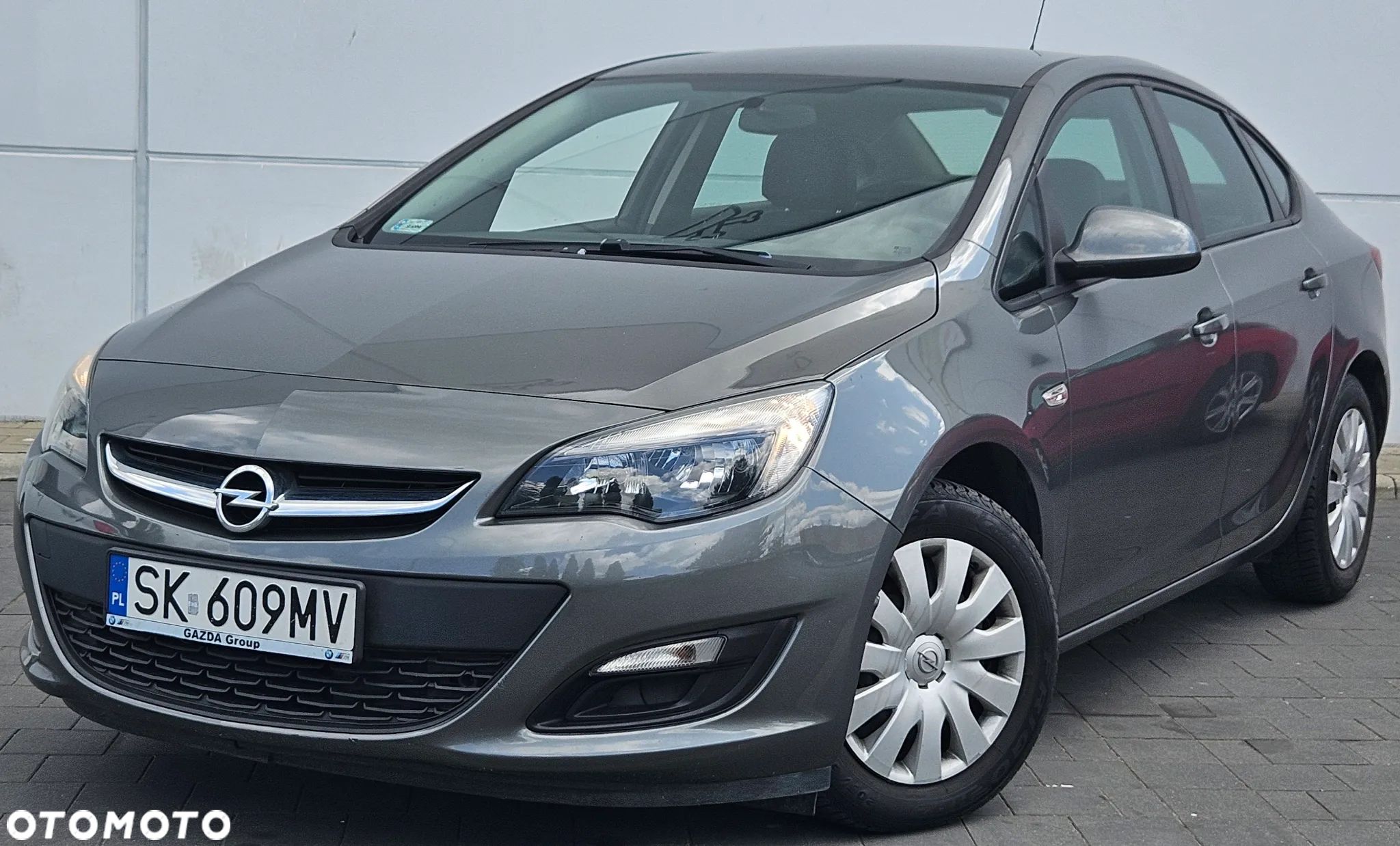 Opel Astra IV 1.4 T Executive - 1
