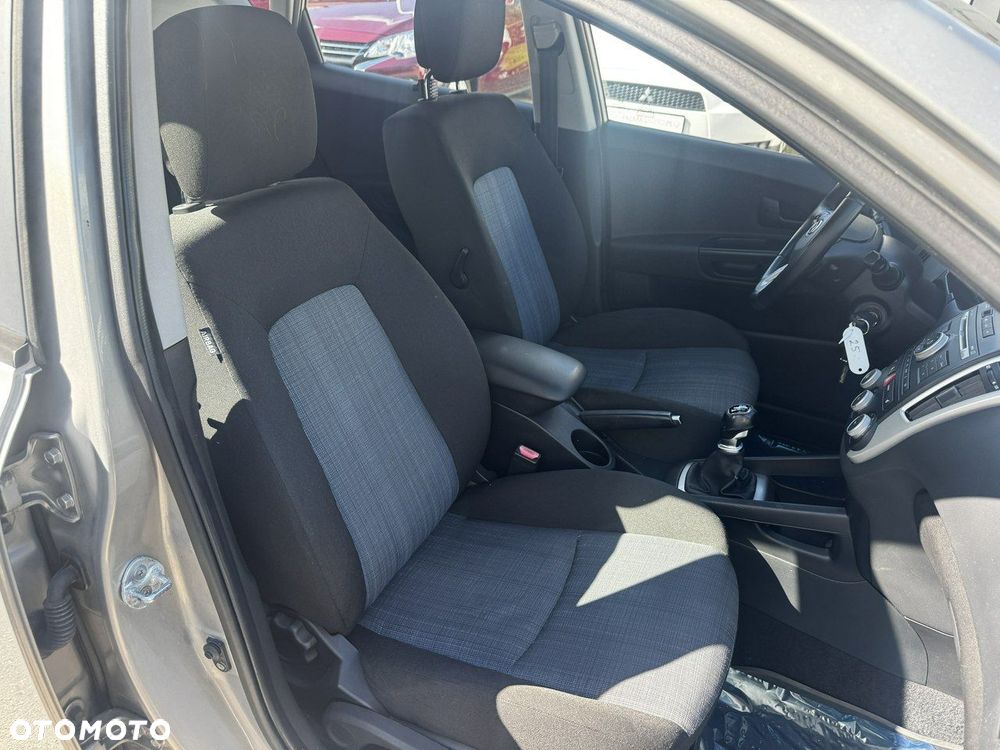 Kia Ceed - 11