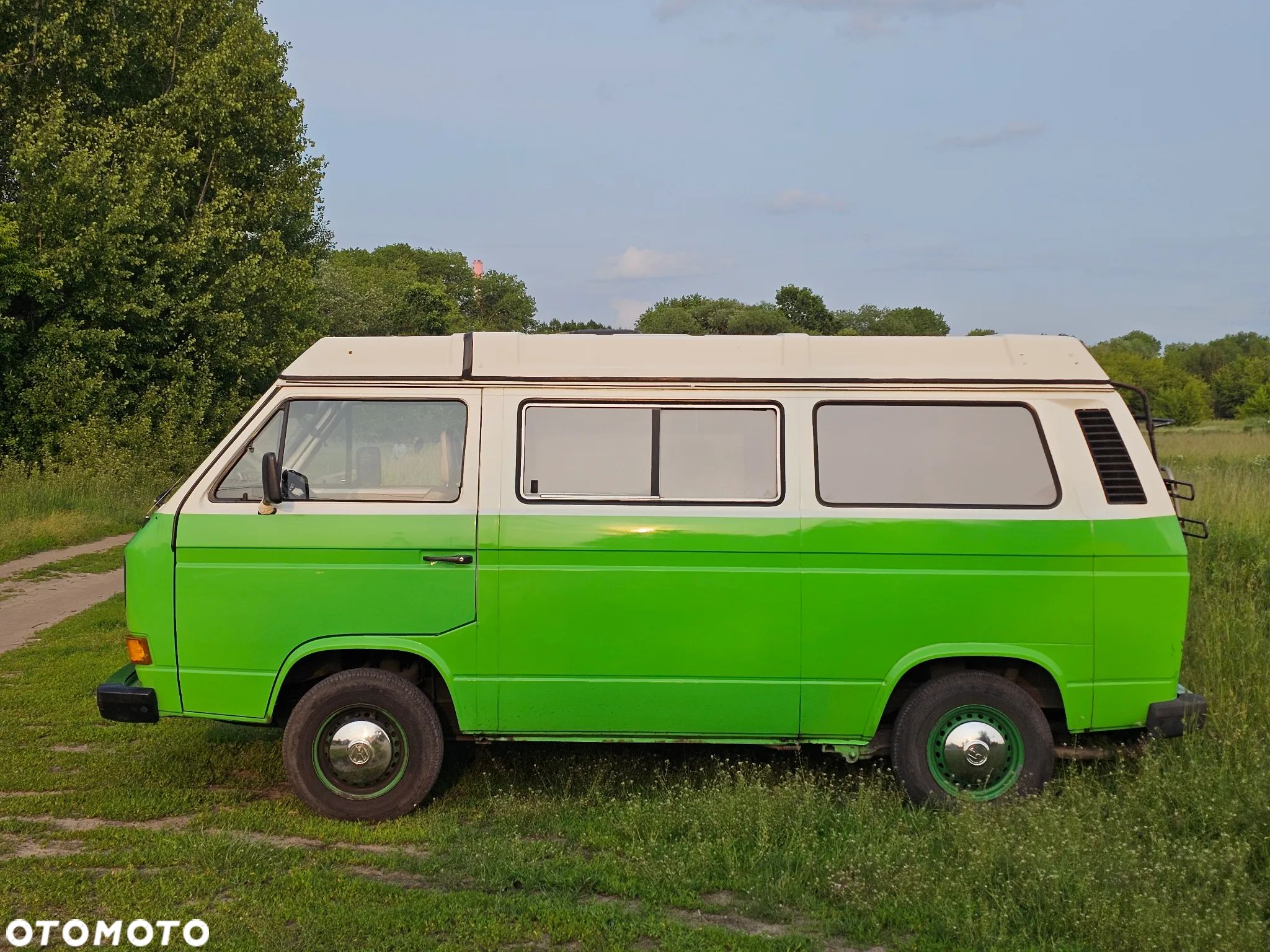 Volkswagen Transporter - 1