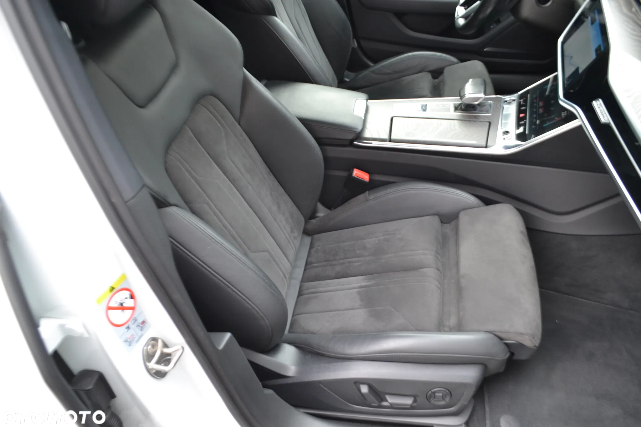 Audi A6 Avant 40 TDI quattro S tronic S line - 30