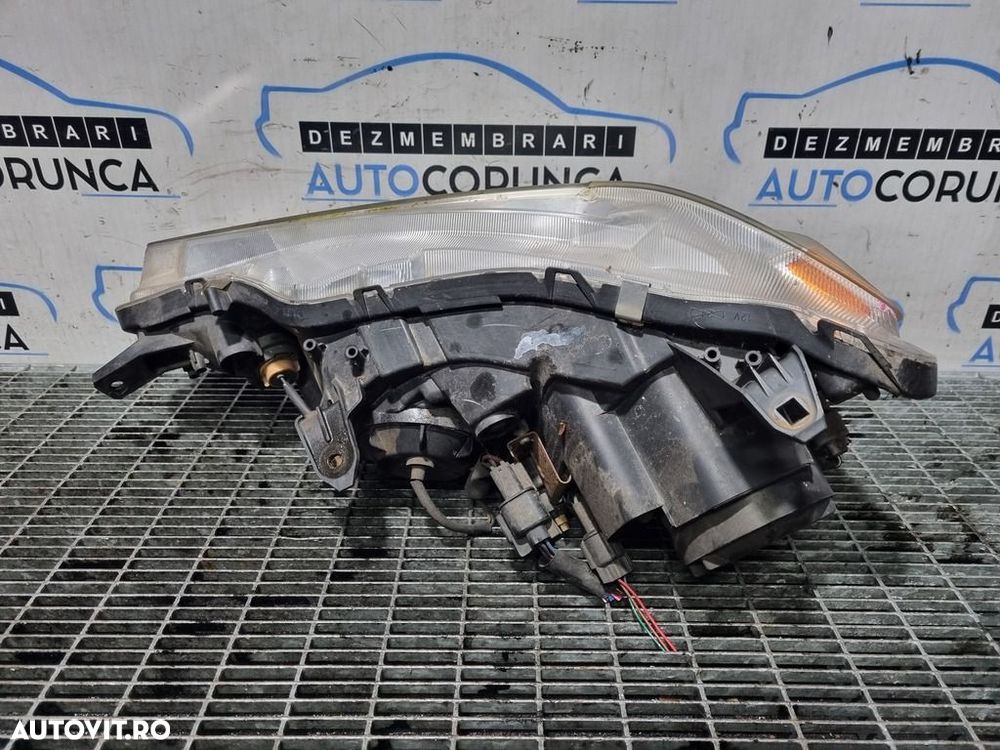 Far Dreapta Mitsubishi Outlander Facelift 2009 - 2012 SUV 4 Usi (1149) Xenon - 2