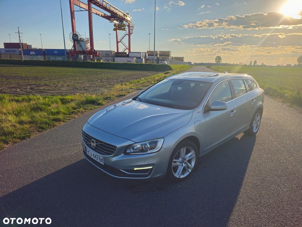 Volvo V60 D6 AWD Plug-in Hybrid Momentum - 6
