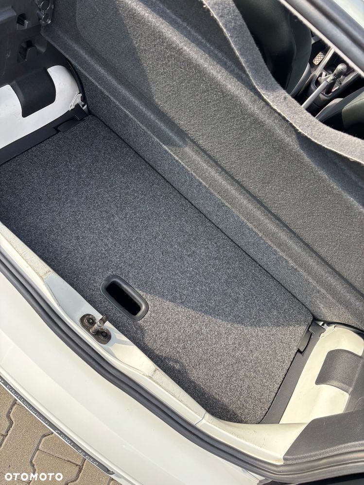 Volkswagen up! take - 12