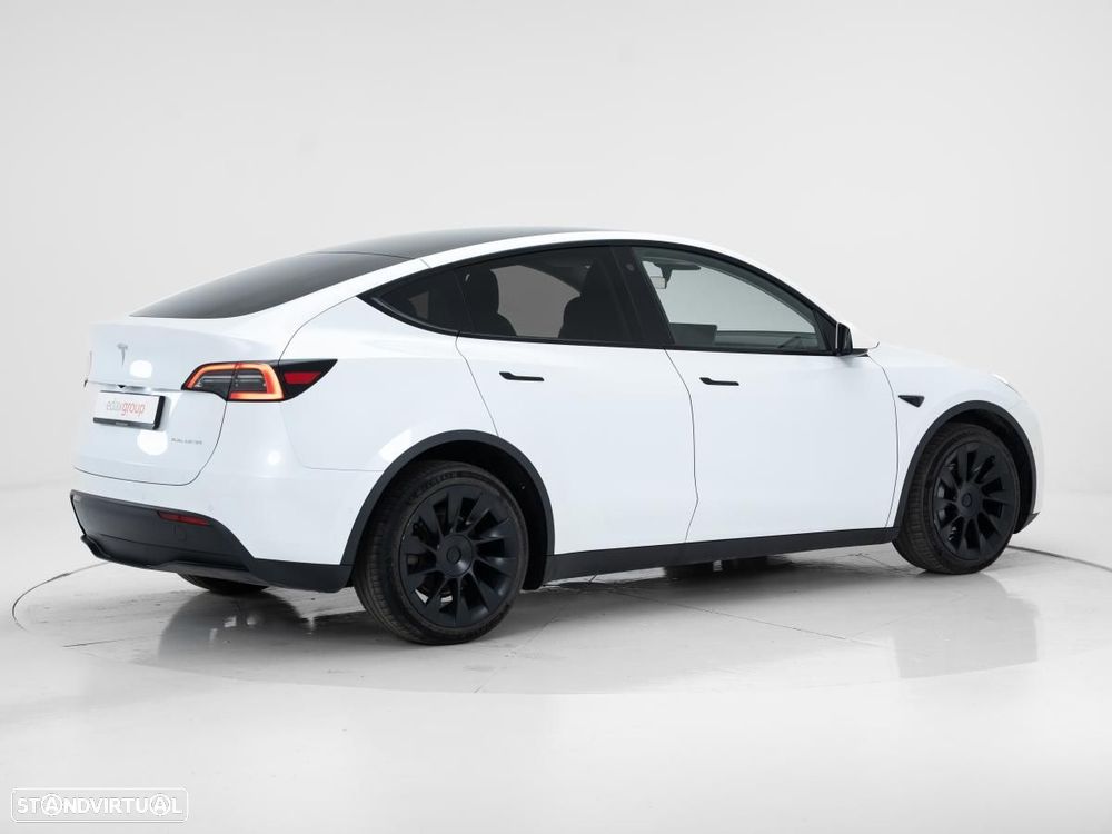 Tesla Model Y Long Range Dual Motor AWD - 4