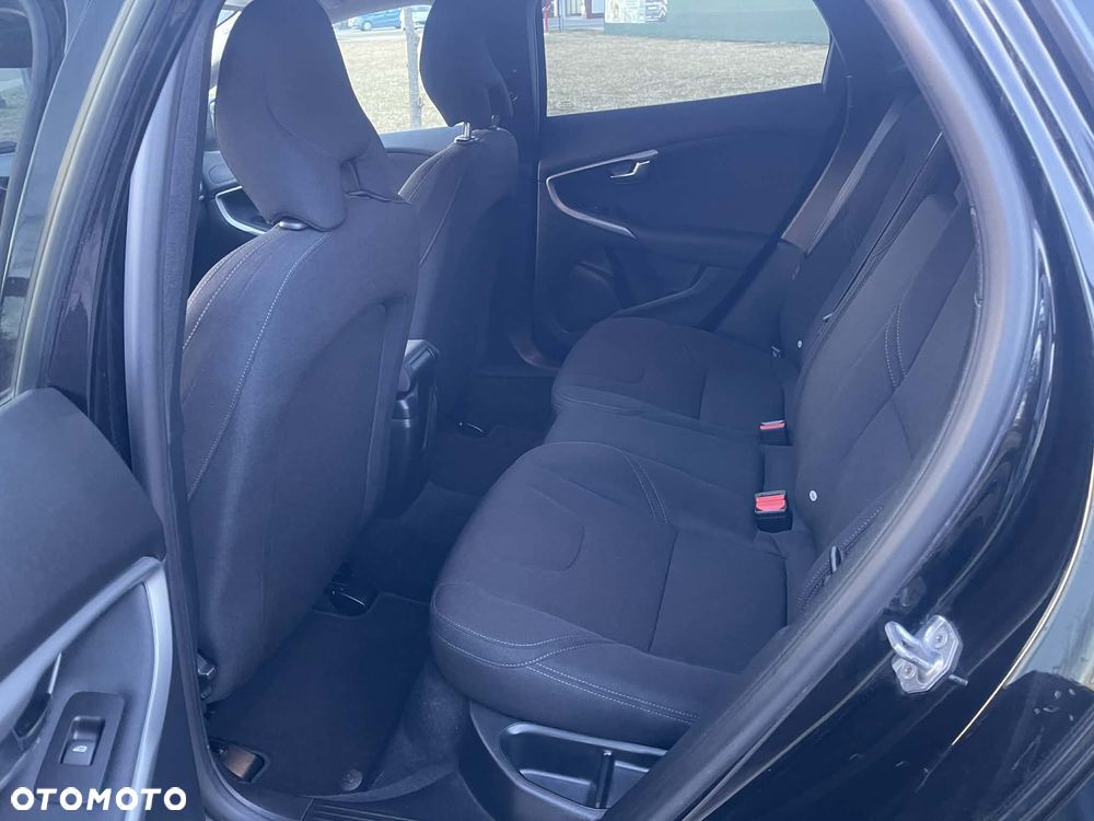 Volvo V40 D2 Momentum - 11