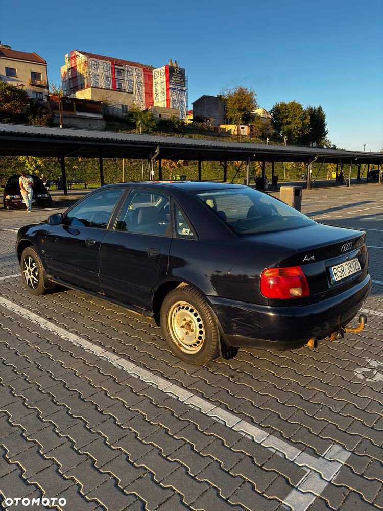Audi A4 Limousine 1.6 - 6