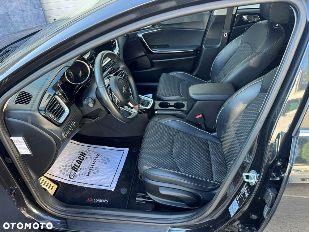 Kia Ceed - 8