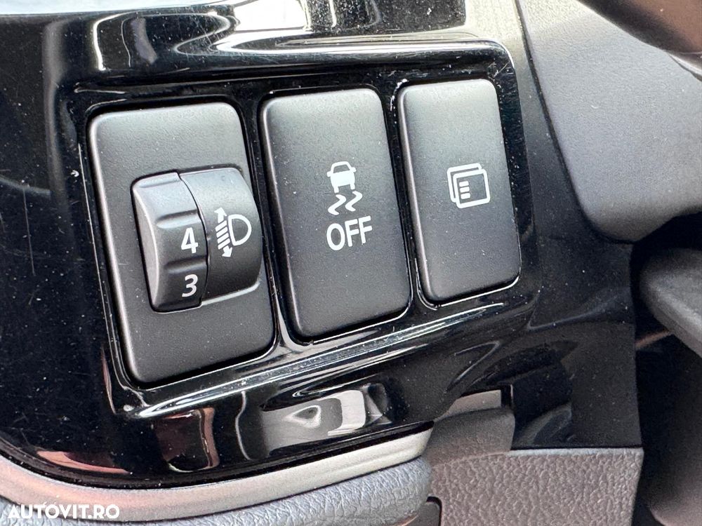 Mitsubishi Outlander - 32