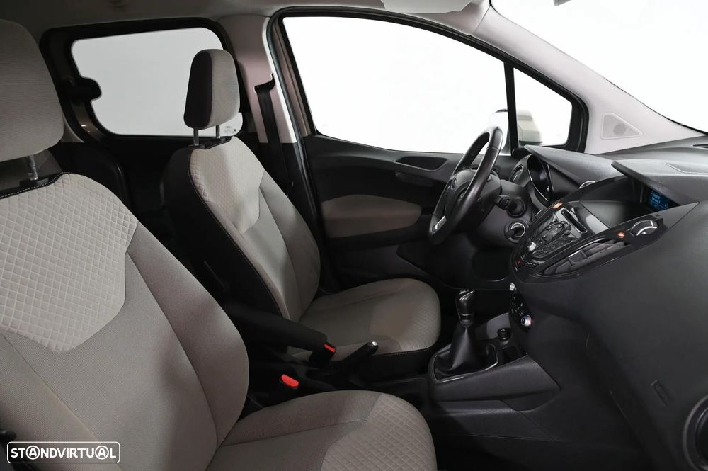 Ford Tourneo Courier 1.0 EcoBoost Titanium - 21