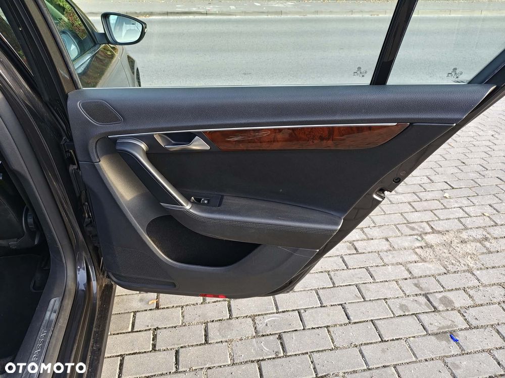 Volkswagen Passat - 25
