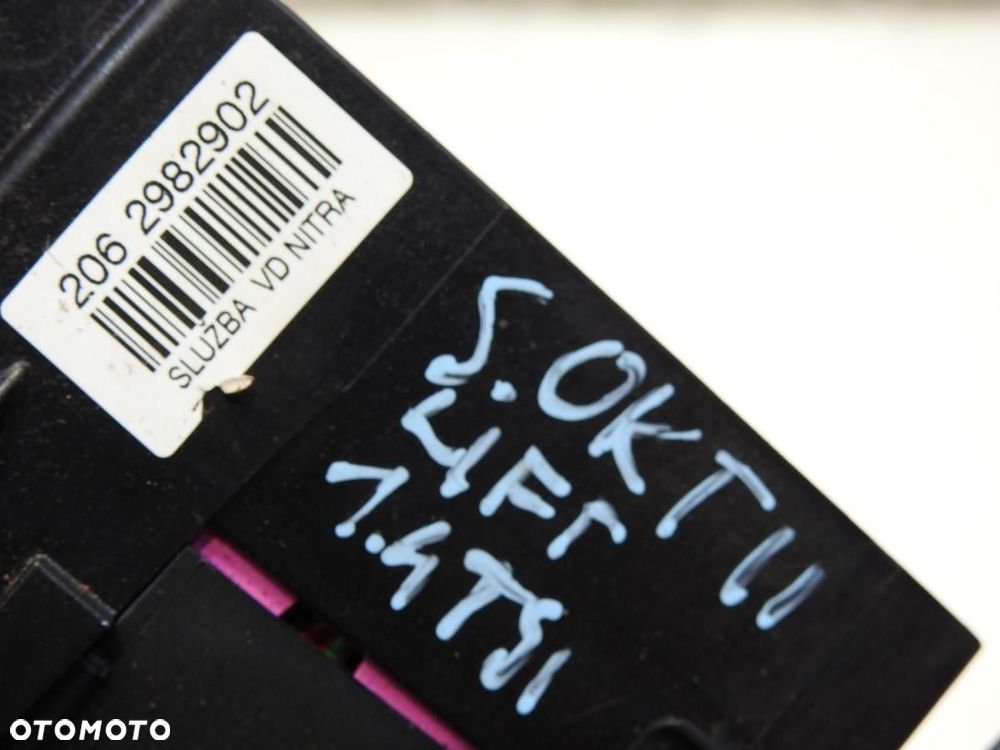 SKRZYNKA BEZPIECZNIKÓW SKODA OCTAVIA II 1.4 TSI - 2