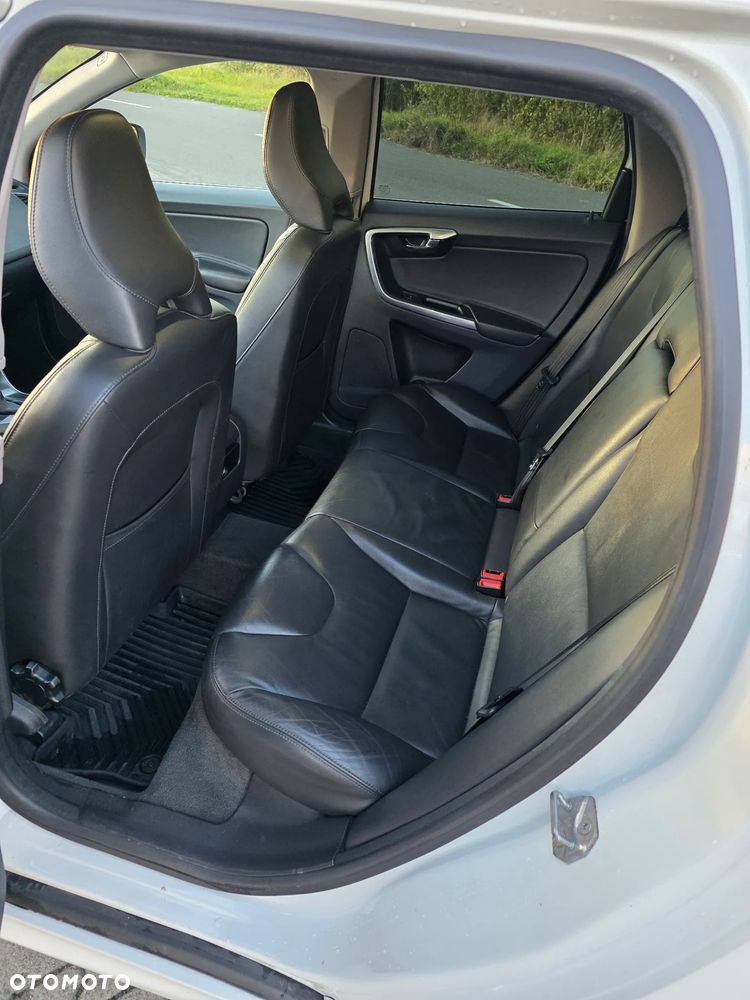 Volvo XC 60 D3 Drive-E Momentum - 29