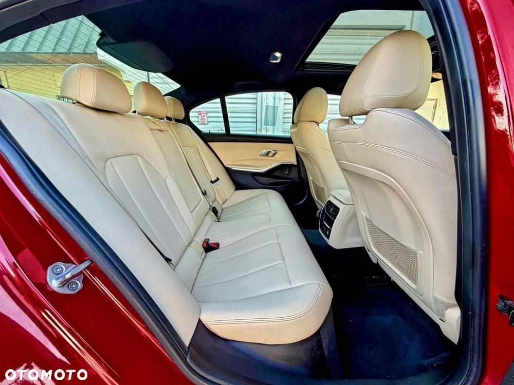 BMW Seria 3 330i M Sport - 6