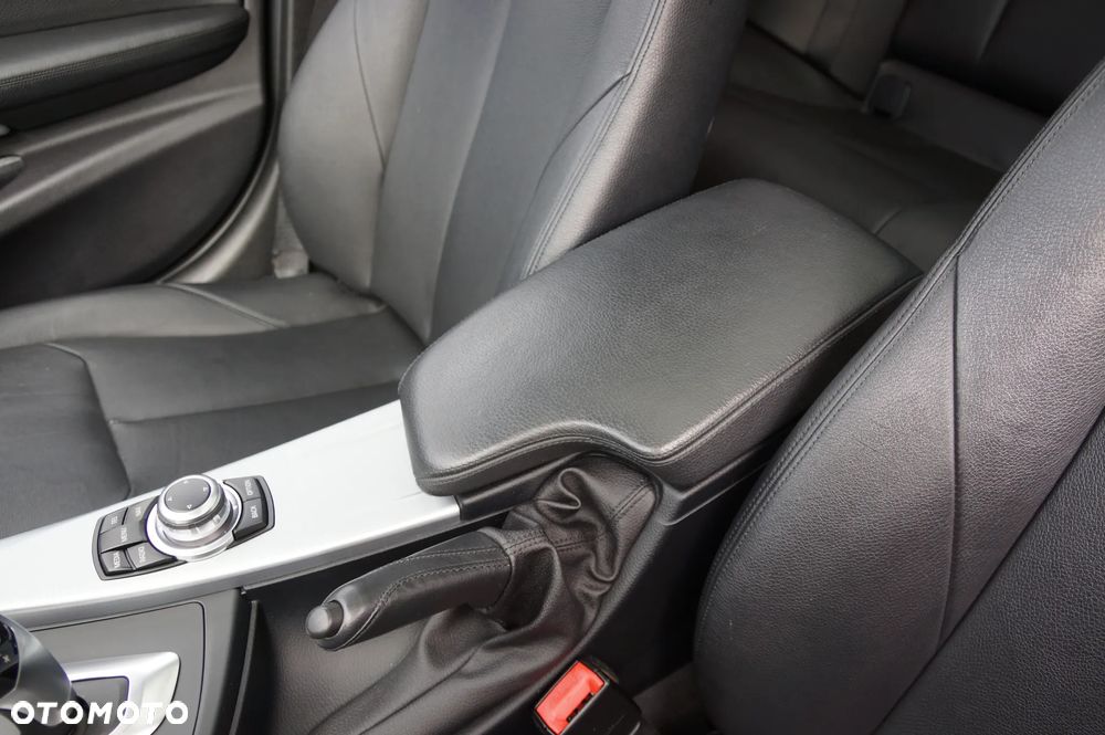 BMW Seria 3 320d Touring xDrive - 24
