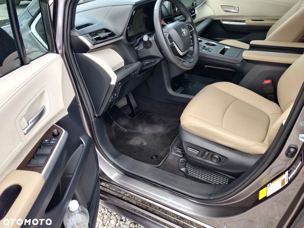 Toyota Sienna - 9