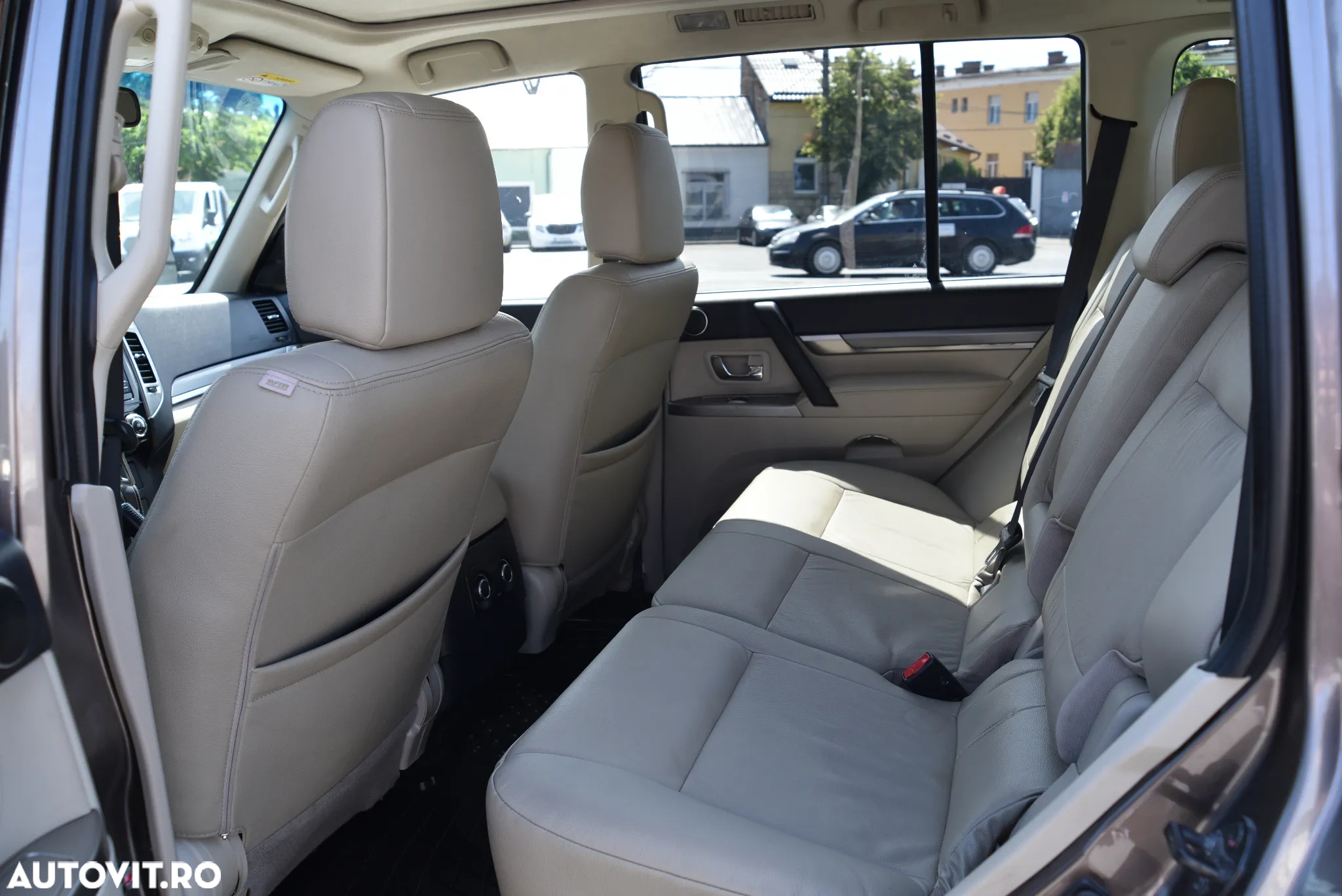 Mitsubishi Pajero - 9