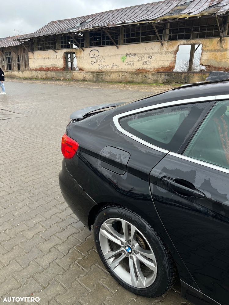 BMW Seria 3 318d Sport Line - 12