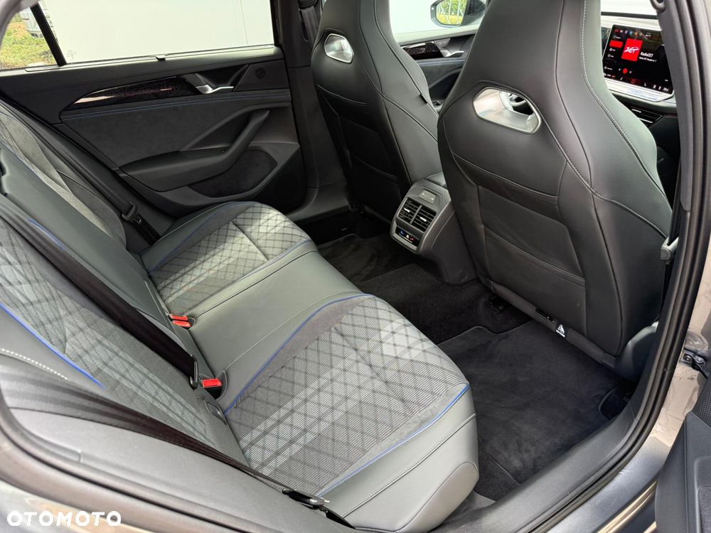 Volkswagen Passat - 15