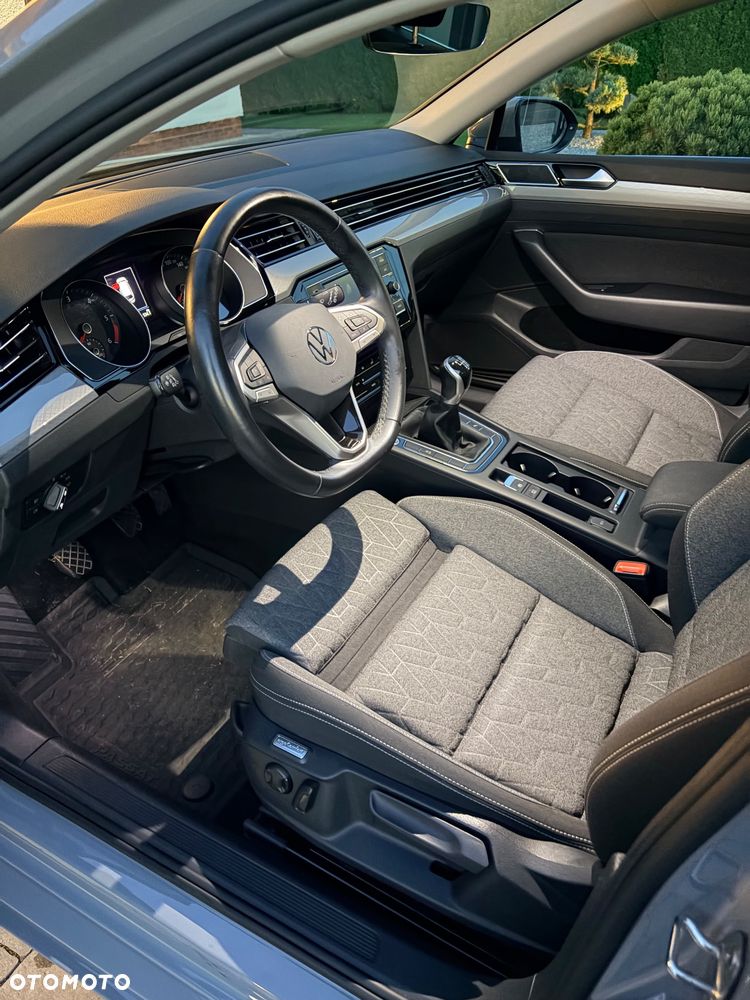Volkswagen Passat - 10