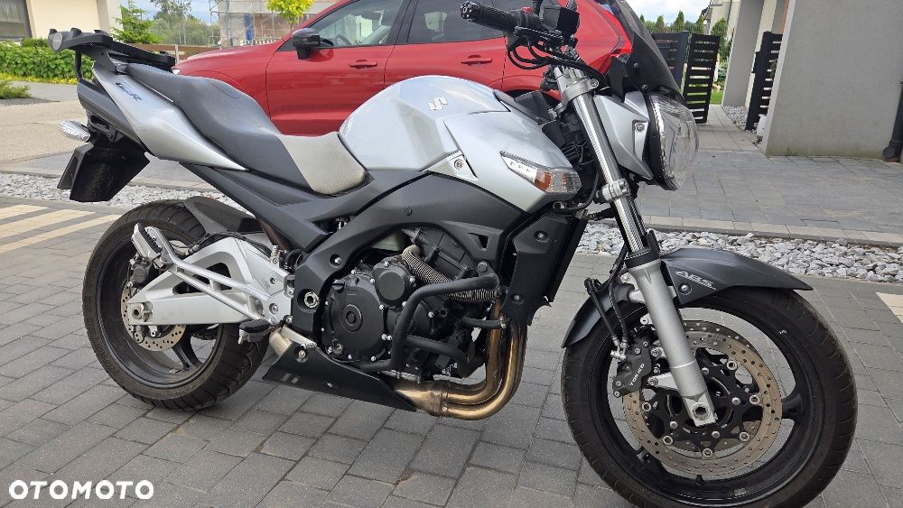 Suzuki GSR - 20