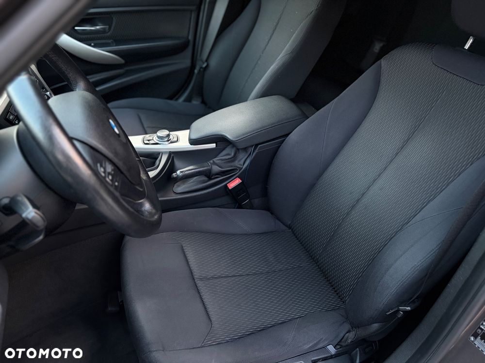 BMW Seria 3 318d DPF - 11