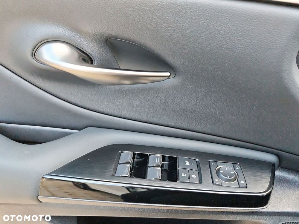 Lexus ES 300h Business Edition - 15