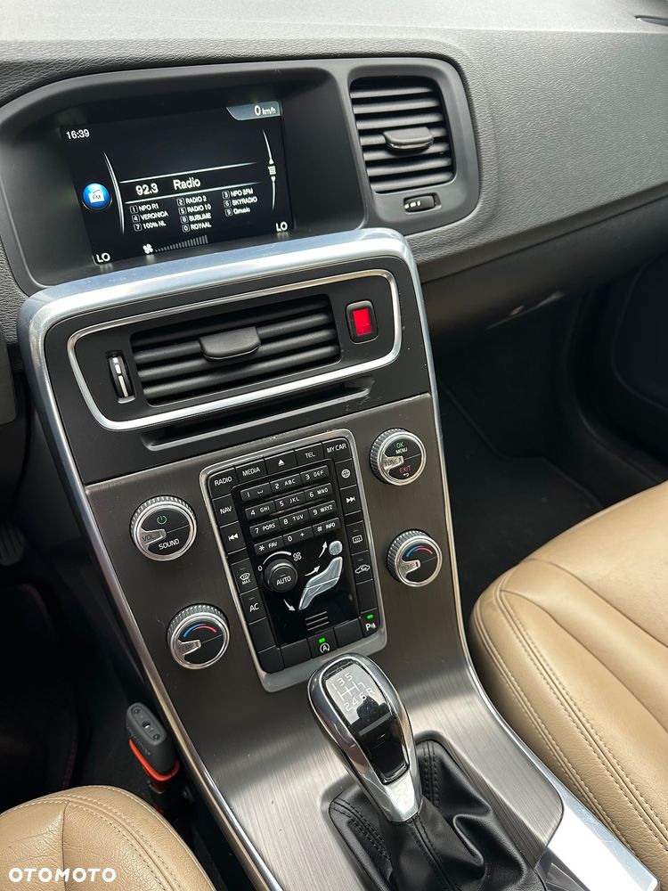 Volvo V60 D4 Momentum - 14