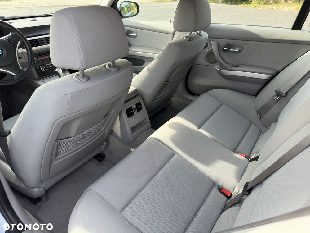 BMW Seria 3 320i Edition Sport - 8