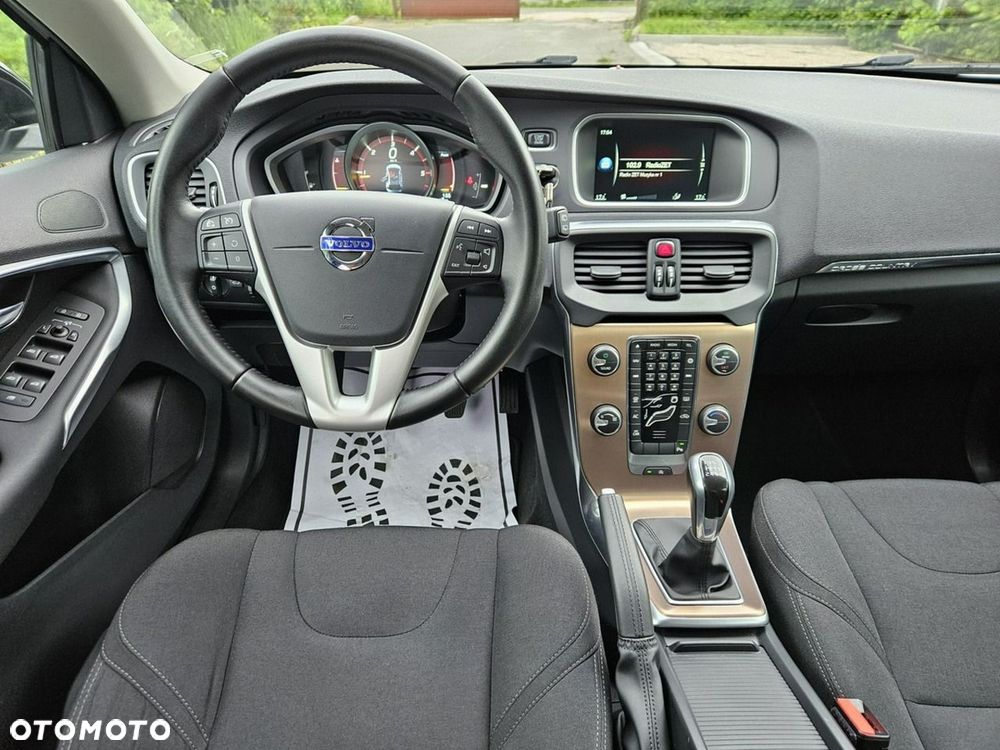 Volvo V40 D2 Drive-E Momentum - 8
