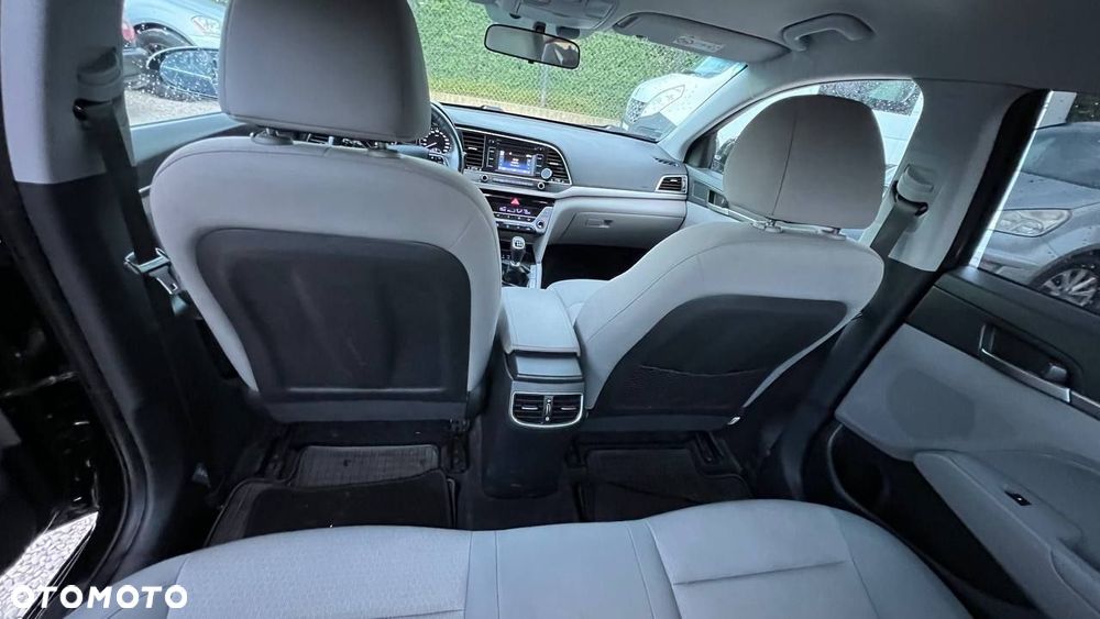 Hyundai Elantra 1.6 CRDi Comfort - 5