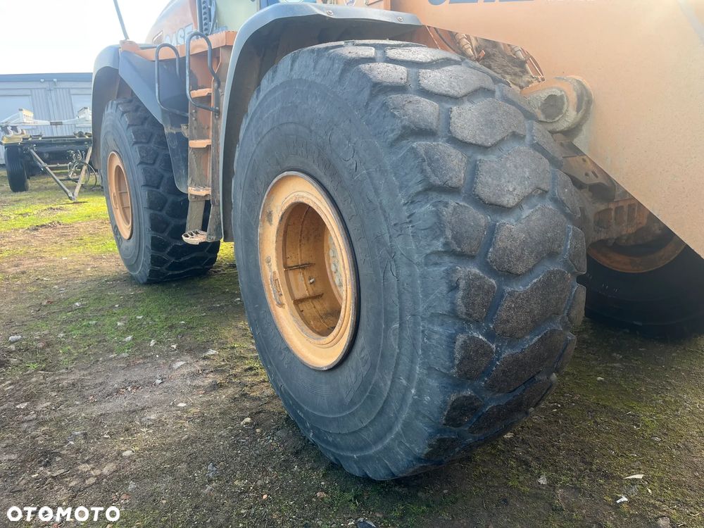 Case 921E - 4