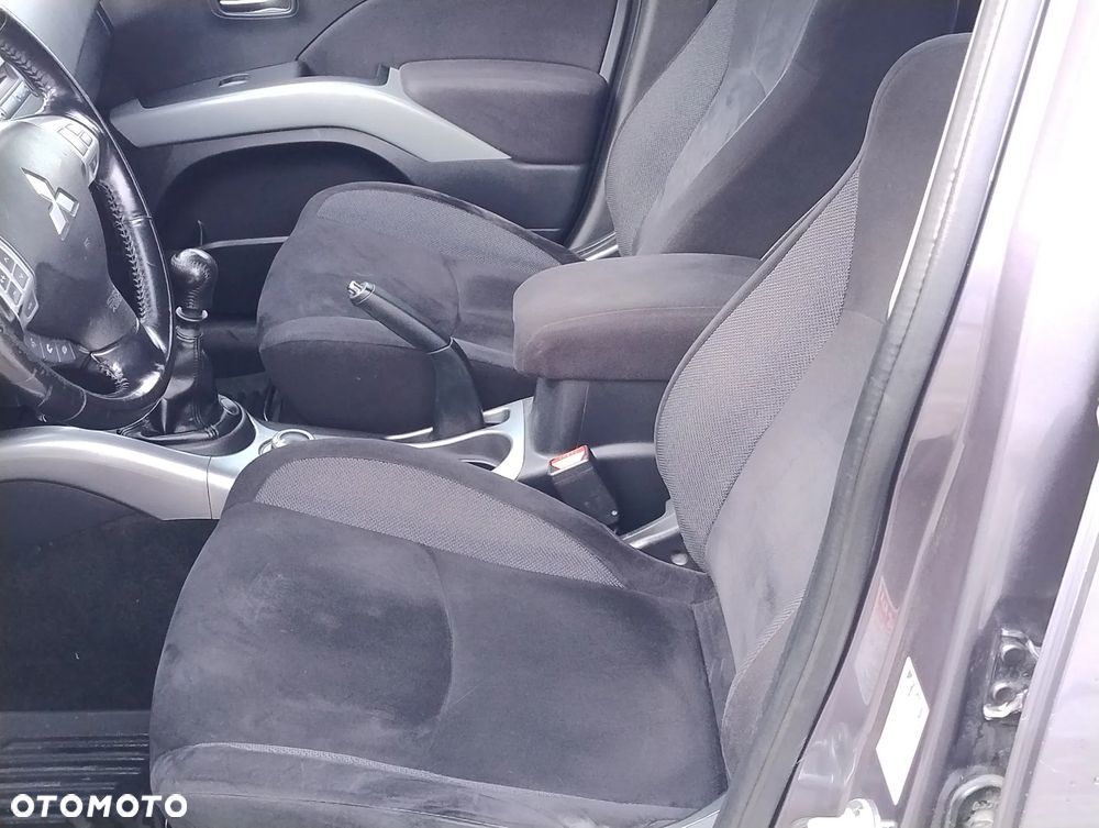 Mitsubishi Outlander - 9